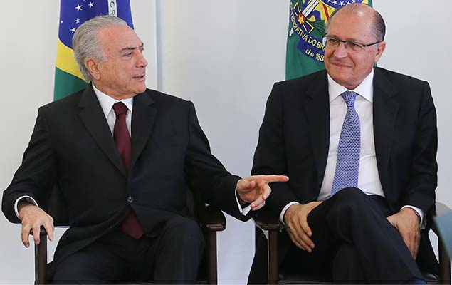 Temer e o governador de So Paulo, Geraldo Alckmin (PSDB-SP), durante cerimnia em Braslia