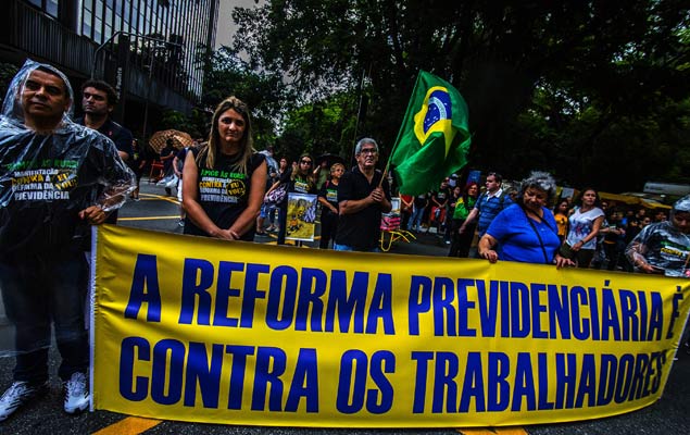Ato pblico contra a redao da PEC da reforma da previdncia em So Paulo (SP)