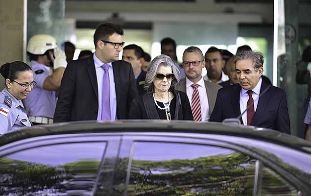 Ministra Cármen Lucia chega no Aeroporto de Ponta Pelada na Base Aérea de Manau 