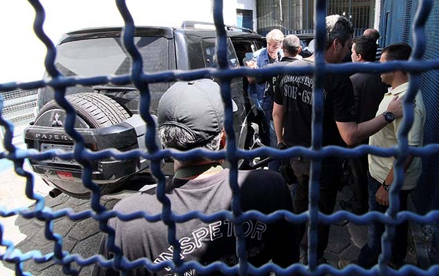 O empresário Eike Batista, preso na Operação Lava Jato, chega ao presídio Ary Franco, na zona norte do Rio, nesta segunda-feira