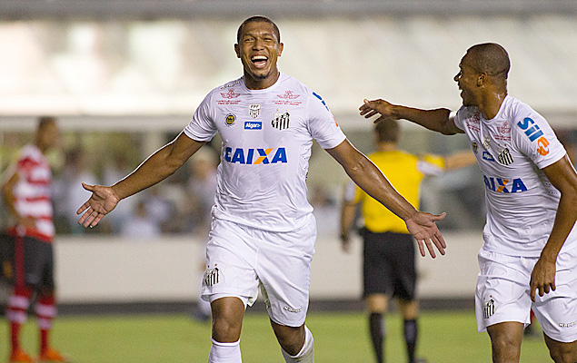 Rodrigão comemora gol na partida de estreia do Paulista de 2017