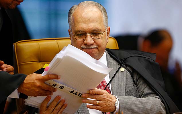 Ministro Edson Fachin, relator da Lava Jato, em sessão do STF que julga recurso de Lula e pedido de liberdade para Eduardo Cunha