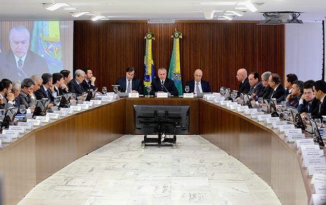 Presidente Michel Temer se rene com integrantes da comisso da reforma da Previdncia, em Braslia 