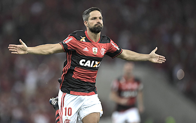 Diego, do Flamengo, comemora seu gol na partida contra o San Lorenzo