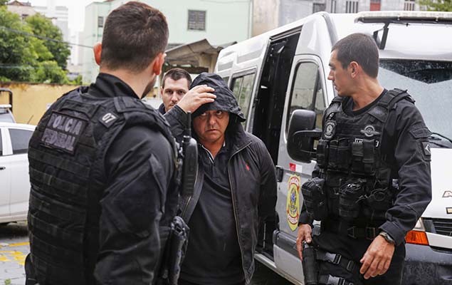 Daniel Gonçalves Filho, ex-superintendente do Ministério da Agricultura no PR, preso na Operação Carne Fraca, deixa IML após exames