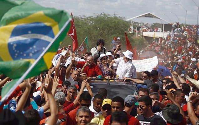 Ex-presidentes Lula e Dilma são recebidos pela militância petista na inauguração da transposição do São Francisco, em Monteiro (PB)