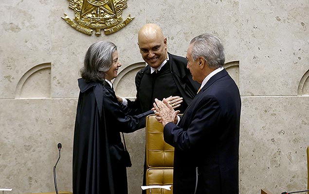 Michel Temer e a ministra Crmen Lcia na sesso de posse do novo ministro do STF, Alexandre de Moraes (centro), em Braslia 
