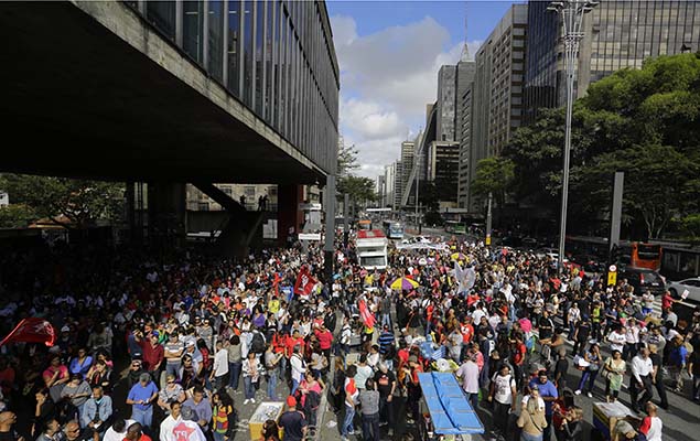 Centrais sindicais e movimentos sociais protestam em SP contra as reformas da Previdncia e trabalhista propostas pelo governo Temer