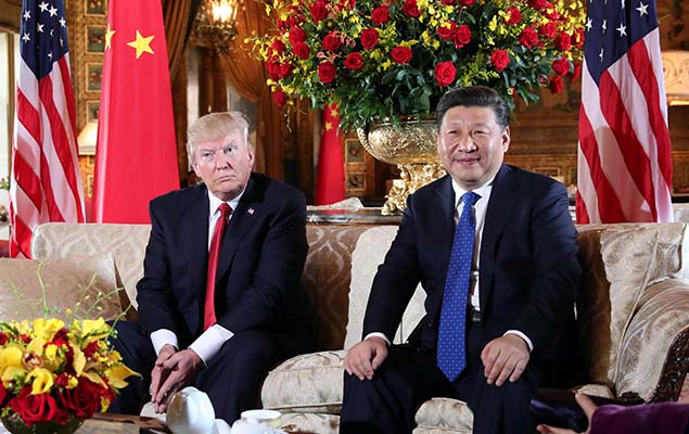 Os presidentes Donald Trump, dos EUA, e Xi Jinping, da China, se renem no clube Mar-a-Lago, em Palm Beach (Flrida), nesta quinta