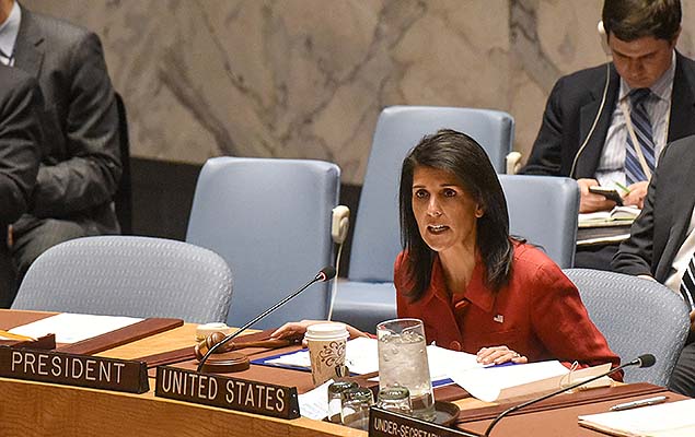 Embaixadora dos EUA na ONU, Nikki Haley, participa da reunião do Conselho de Segurança sobre a situação na Síria, nesta sexta 