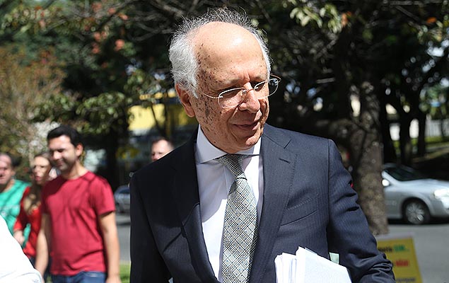 Advogado Nabor Bulhões, que defende Marcelo Odebrecht, chega à sede da Justiça Federal em Curitiba, para acompanhar depoimento