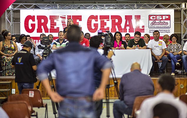 Coletiva no Sindicato dos Metalúrgicos de São José dos Campos, interior de SP, sobre a greve geral que acontece nesta sexta (28)