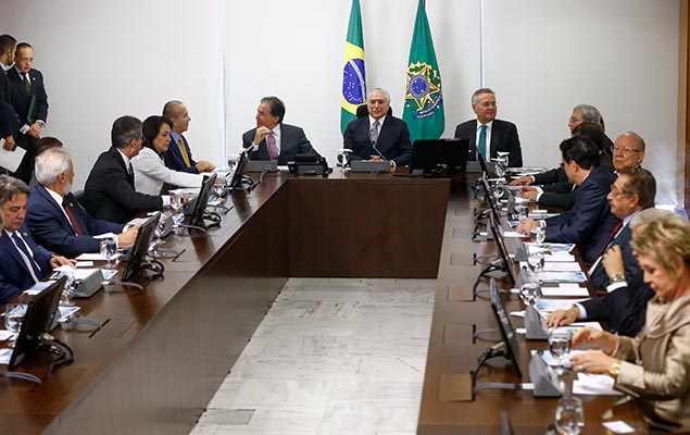 O presidente Michel Temer se reúne com senadores do PMDB no Palácio do Planalto, em Brasília, nesta terça