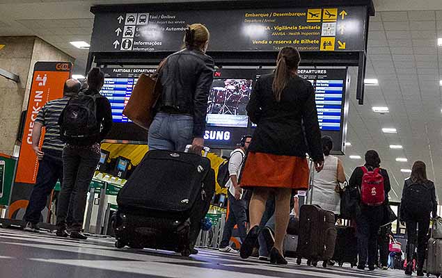 Movimentação no Aeroporto de Congonhas em São Paulo-SP- Movimentação intensa de passageiros no aeroporto de Congonhas, na zona Sul da capital Paulista, na manhã desta segunda-feira (29).