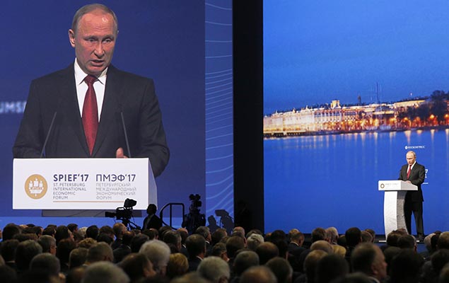 Presidente russo, Vladimir Putin, discursa durante frum econmico em So Petersburgo, na sexta (2)