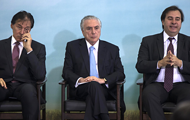O presidente Michel Temer e os presidentes, do Senado Euncio Oliveira, e da Cmara, Rodrigo Maia, promove o lanamento do plano Safra 2017/2018