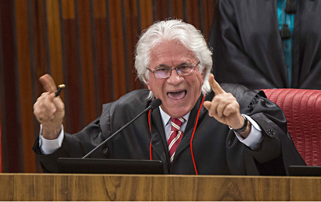 O ministro Napoleo Nunes Maia Filho fala no plenrio do TSE durante o 4  e ltimo dia de julgamento da ao que pede a cassao da chapa Dilma-Temer