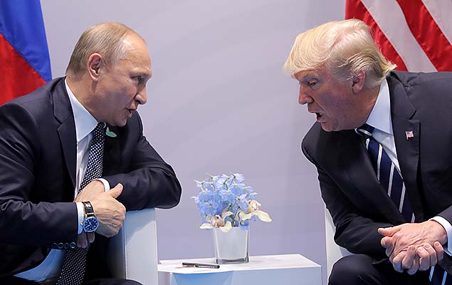 Os presidentes Vladimir Putin (Rússia) e Donald Trump (EUA) se encontram durante conferência do G20 em Hamburgo, na Alemanha