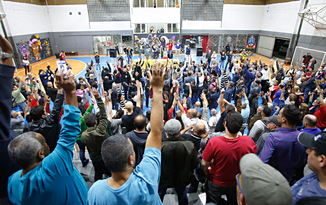 Assembleia dos sindicato dos metrovirios sobre greve em protesto aos projetos do governo federal de reforma trabalhista e previdenciria