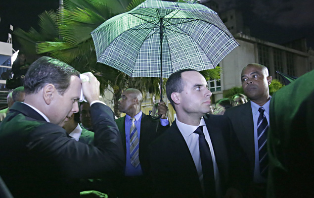 Doria foi recebido com uma 'chuva de ovos', em Salvador, em protesto de movimentos de esquerda