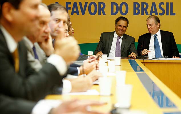 Os senadores tucanos Aécio Neves e Tasso Jereissati, presidente interino do PSDB, durante reunião da executiva do partido em Brasília