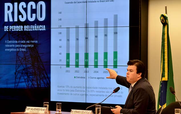 O ministro de Minas e Energia, Fernando Coelho, fala sobre privatização da Eletrobras 
