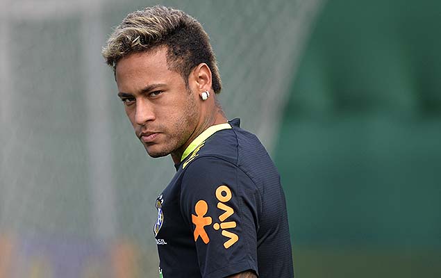 O atacante Neymar em treino da seleo no CT Palmeiras, zona oeste de SP, para a partida diante do Chile, pelas eliminatrias da Copa 
