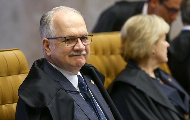 Ministro Edson Fachin em sessão do Supremo, em Brasília; STF decide se parlamentares podem ser afastados sem aval do Congresso