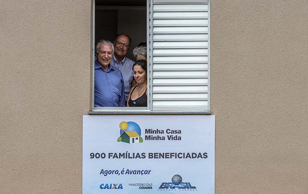 O presidente Michel Temer e o governador de So Paulo, Geraldo Alckmin, entregam unidades habitacionais em Limeira, neste sbado (2)