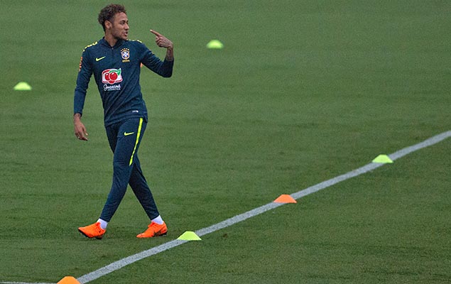 El jugador Neymar entrenando
