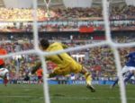 Agora, o gol de Robinho visto por trás 