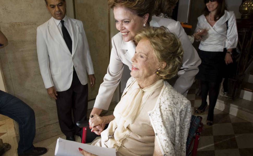 A candidata à Presidência pelo PT, Dilma Rousseff, foi recebida por Lily Marinho em almoço com mulheres da sociedade carioca