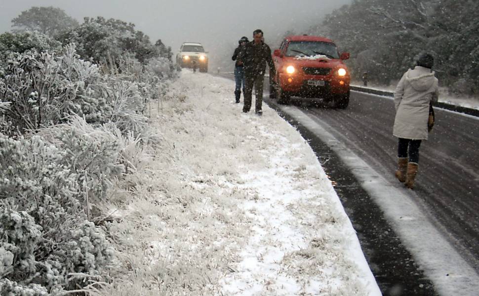 Neve em Santa Catarina - 09/04/2019 - Cotidiano - Fotografia - Folha de