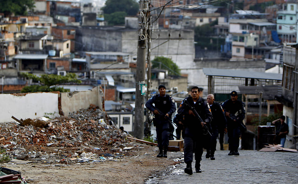 Homens da PM do Rio entram no Complexo do Alemão Leia mais