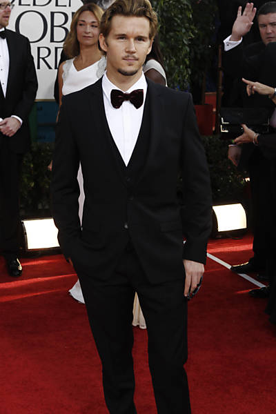 O ator Ryan Kwanten, o Jason de "True Blood", chegando para o Globo de Ouro  Leia Mais