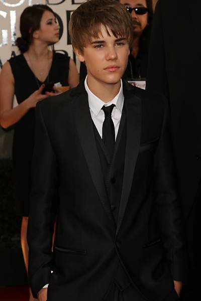O cantor Justin Bieber chega à cerimônia de premiação do Globo de Ouro Leia Mais
