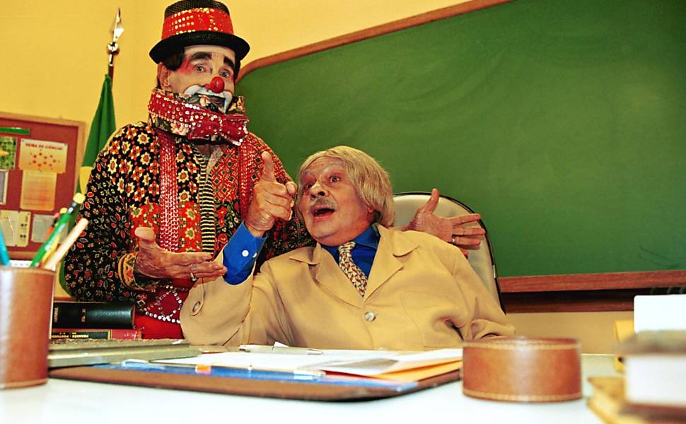 O humorista Chico Anísio e o palhaço Carequinha durante gravação do programa "Escolinha do Professor Raimundo", no Projac, Rio de Janeiro Leia mais