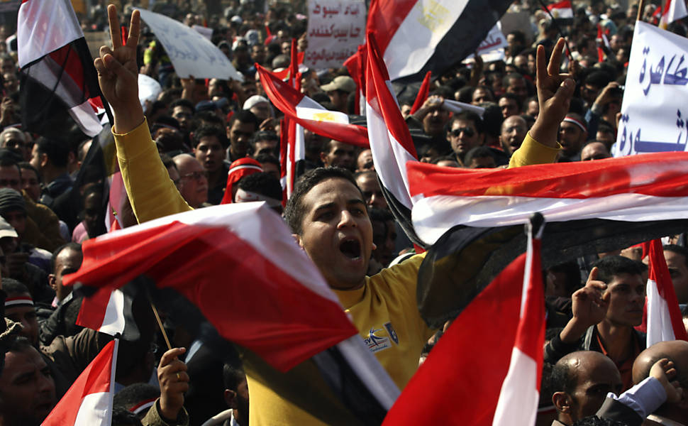 Hosni Mubarak renuncia aps 18 dias de protestos