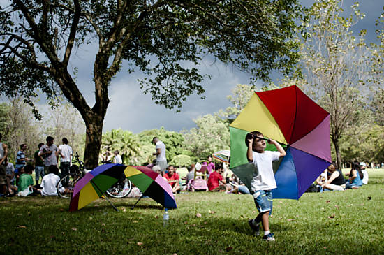 Casais e famlias LBGT e heterossexuais se renem na praa da paz no parque Ibirapuera para celebrar o amor e a diversidade