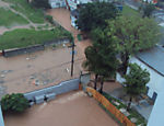 Forte chuva da tarde deste domingo deixa garagem de condomínio no Butantã (zona sul de São Paulo) totalmente alagada Leia mais