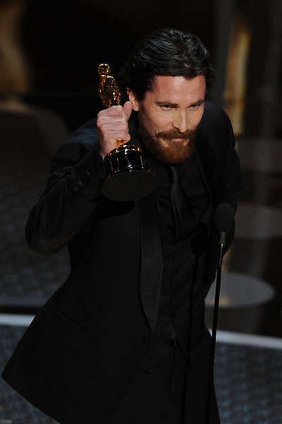 Ator Christian Bale agradece o Oscar de melhor ator coadjuvante pelo filme "O Vencedor"  Leia Mais
