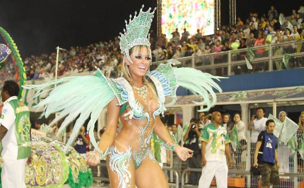 A panicat Juju desfila para a escola no primeiro dia de desfiles das escolas de São Paulo, no sambódromo do Anhembi Leia mais