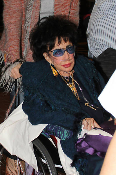 Já com a saúde debilitada e em tratamento médico, Liz Taylor participa de evento contra a Aids, na Califórnia (EUA) Leia Mais