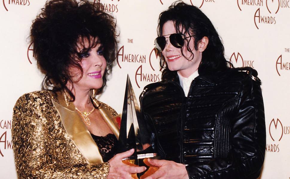Elizabeth Taylor e Michael Jackson Leia Mais