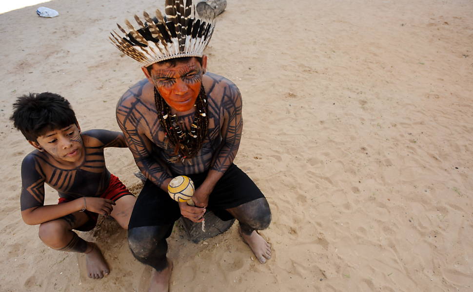 Índios da etnia Ikpeng, da região do Xingu (MT), participa de comemoração do Dia do Índio em Brasília, nesta terça-feira
