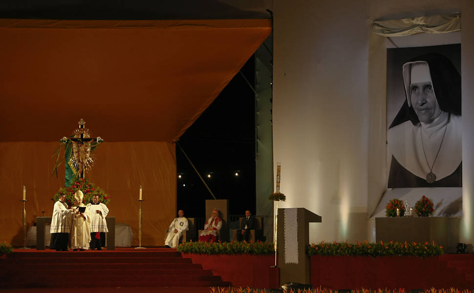 Missa de beatificação de Irmã Dulce, no Parque de Exposições de Salvador, Bahia