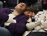 Passageiros dormem em terminal do aeroporto de Edimburgo