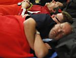 Passageiros dormem em terminal do aeroporto de Edimburgo