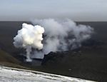 O vulcão islandês Grimsvotn, que deixou de expelir cinzas à atmosfera nesta quarta-feira (25)