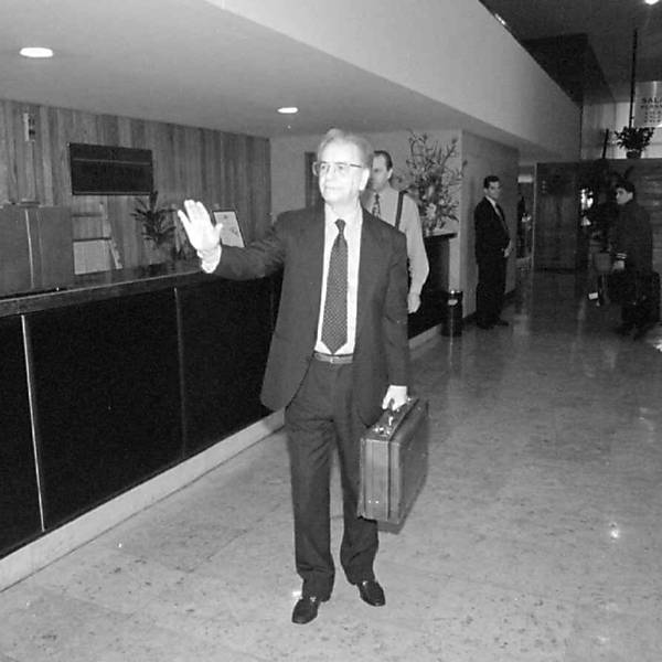 Ex-presidente Itamar Franco no hall do Hotel Nacional, em Brasília
